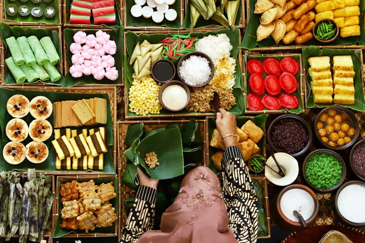 Traditional snacks from Majalengka. (PHOTO: jurnalistia)