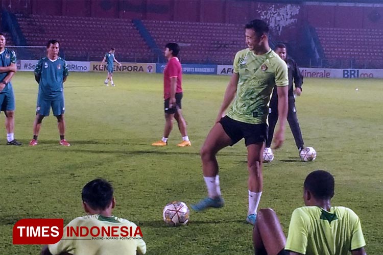 M Fisabilillah saat berlatih bersama Persik Kediri (FOTO: yobby/TIMES Indonesia) 