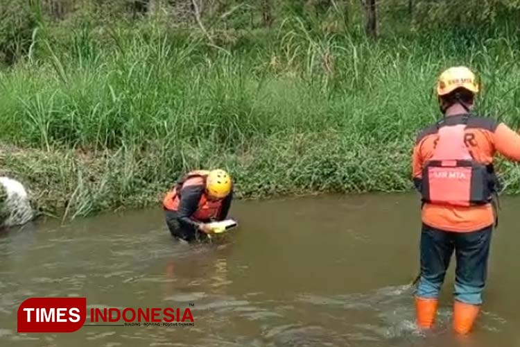 Sepatu Korban Warsito Ditemukan, Pencarian Orang Hilang Terus Belanjut