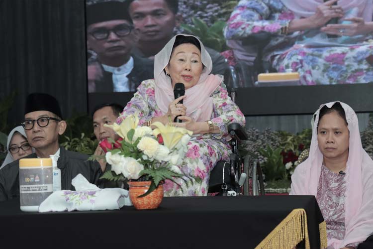 Hj Sinta Nuriyah Wahid saat memberikan ceramah kebangsaan di Mapolresta Malang Kota. (Foto: Humas Polresta Malang Kota)