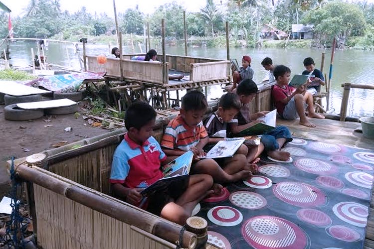 Agustina Wilujeng Apresiqsi Taman Baca Indahnya Pinggir Kali Semarang