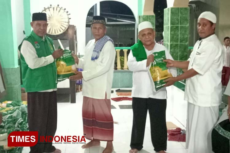 Baznas Sumba Timur Salurkan 1000 Karung Beras untuk 14 Masjid