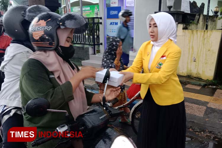 Berbagi Kasih di Bulan Ramadan, Ini yang Dilakukan Perempuan Golkar Jombang