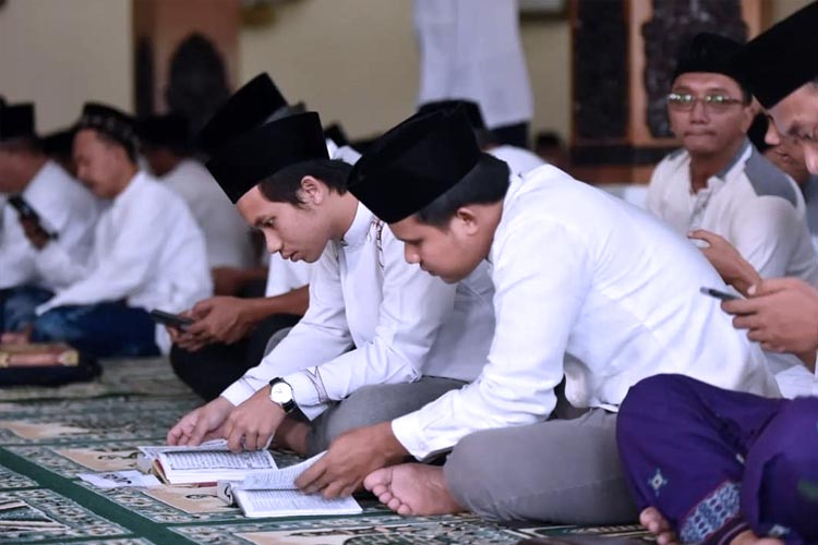 Ramadan Bulan Alquran, Ini Cara Memuliakannya