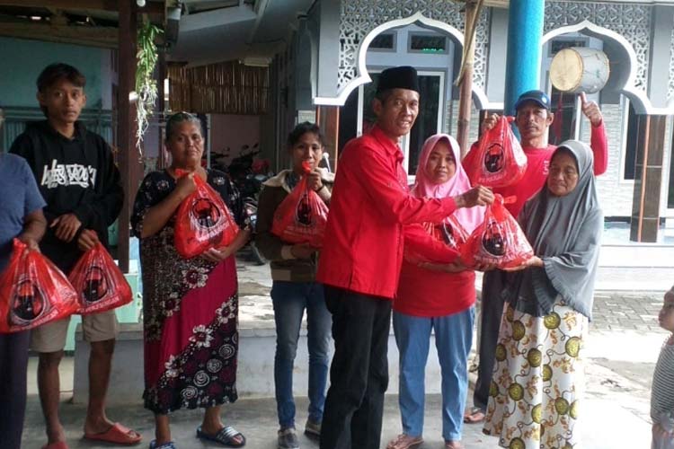 DPD PDI Perjuangan Jatim Bagikan 5.000 Paket Sembako di Kabupaten Malang