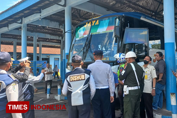 Operasi Mudik Lebaran, Dishub Jombang Peringatkan PO Bus yang Menggunakan Ban Kanisir 