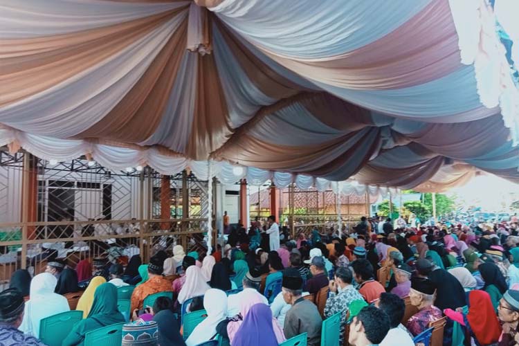 Mantan Bupati Morotai Gelar Silaturahim dan Bukber serta Bagi 1500 Paket Sembako