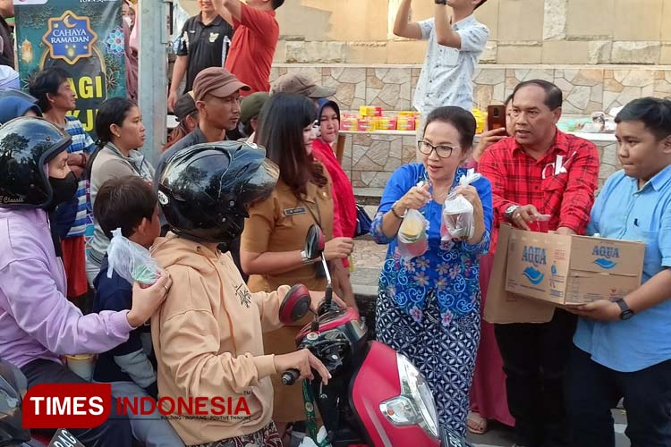 Serunya Kegiatan Berbagi 1500 Takjil Gratis Matos Bersama Malang Tahes Club