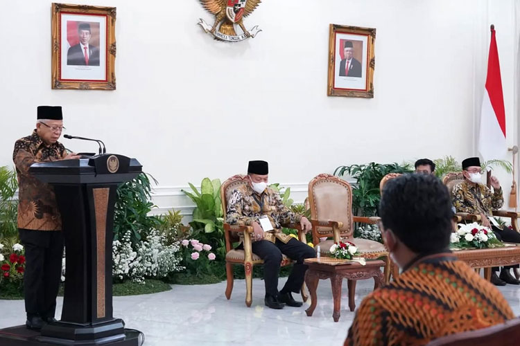 Wakil Presiden (Wapres) K.H. Ma’ruf Amin saat meberikan sambutan dalan pengukuhan pengurus GAPKI periode 2023-2028 di Istana Wapres, Jalan Medan Merdeka. (Setwapres)