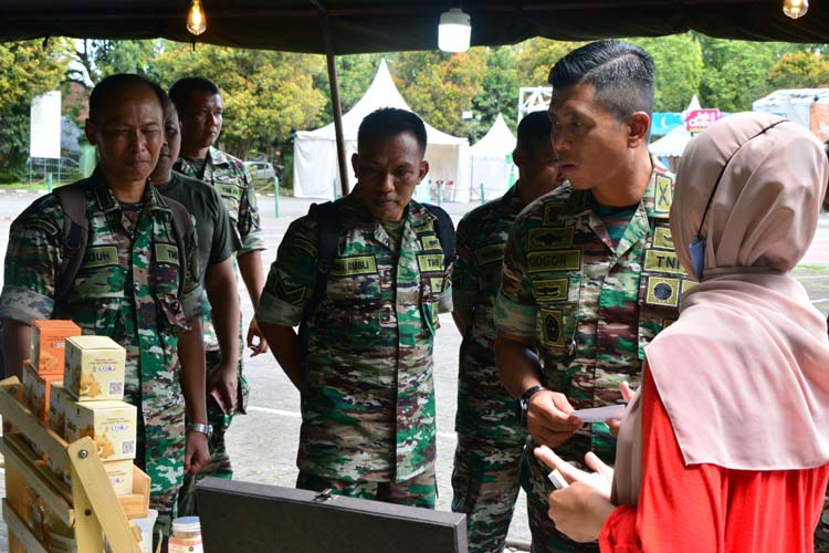 Korem 083/Bdj Gelar Bazar Murah Bantu Ringankan Beban Kebutuhan Masyarakat