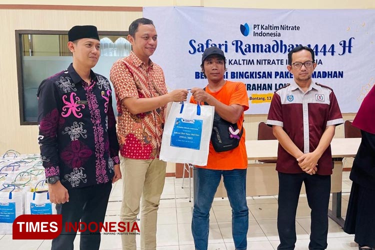 Gelar Safari Ramadan di Loktuan, PT KNI Salurkan Ratusan Paket Ramadan