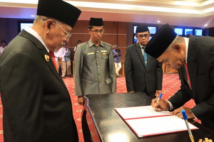 Dua Pejabat Pemprov Malut Resmi Dilantik Gubernur Abdul Gani Kasuba ...