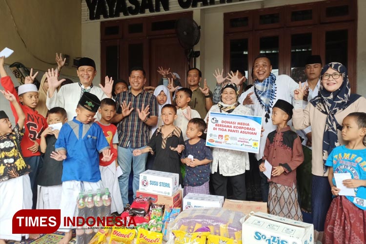 Wartawan Ekbis Surabaya Gandeng Korporasi Berbagi Tali Asih ke Tiga Panti Asuhan