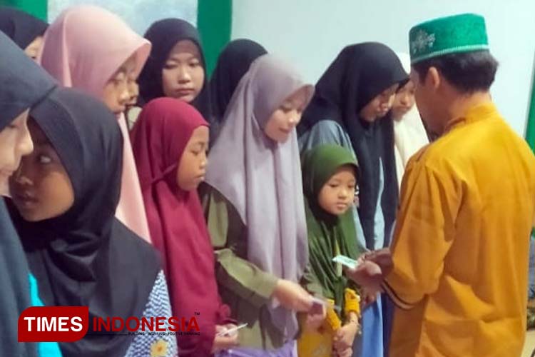 Anak Yatim dan Janda di Jombang Dapat Santunan dari Kader Muda PKB
