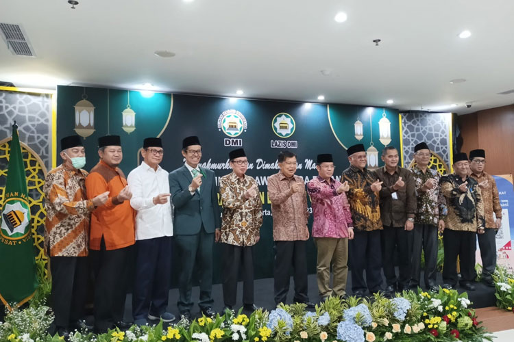 JK bersama pengurus Lazis DMI saat peresmian lembaga.  (Foto: Lazis DMI) 