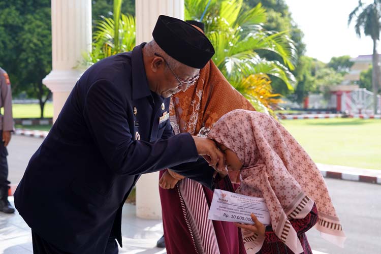 Pemkot Tidore Berikan Hadiah pada Izzah Juara MTQ Internasional