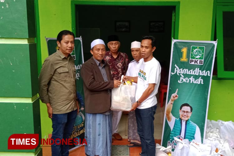 Berbagi Sembako, LPP PKB Kota Malang Minta Doa Gus Muhaimin Jadi Presiden