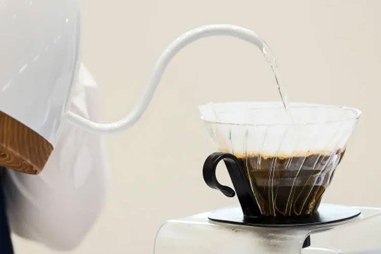 Seduh kopi sendiri untuk cita rasa nikmat ternyata mudah lho (FOTO: istimewa/duniamasak)