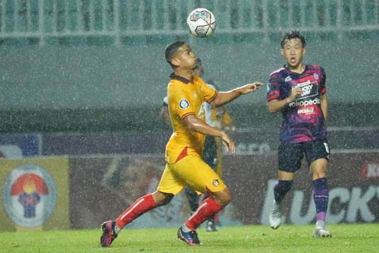 Sah! Renan Silva Bertahan Bersama Tim Macan Putih