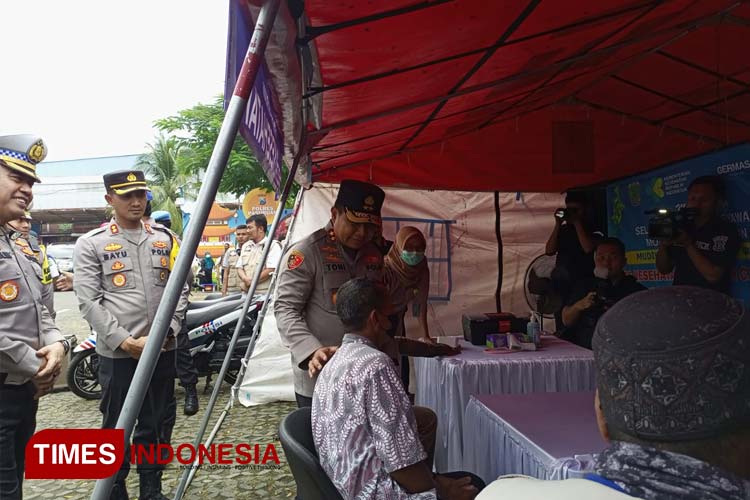 Tinjau Pos Pelayanan, Kapolda Jatim Tegaskan Arus Mudik Berjalan Lancar