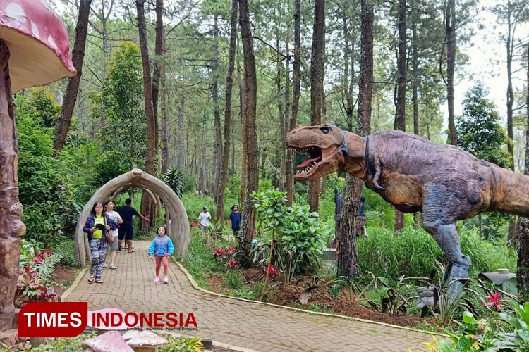 Dino Park Mojosemi Forest Park. (Foto: Aditya Candra/TIMES Indonesia) 