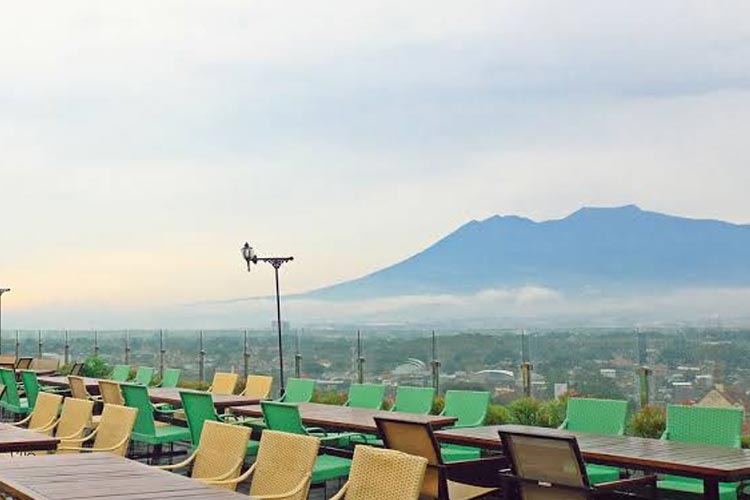 5 Rekomendasi Cafe Rooftop Hotel di Malang Raya