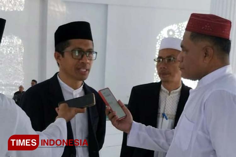 Rektor UMMU Malut, Prof Dr Saiful Deni saat di Masjid Agung Baiturrahman Morotai. Sabtu, 22 April 2023. (Foto: Fadila For TIMES Indonesia).