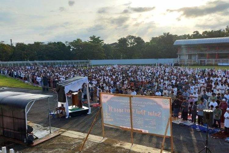 Ribuan Warga Muhammadiyah Salat Idul Fitri di Stadion Dadaha Tasikmalaya