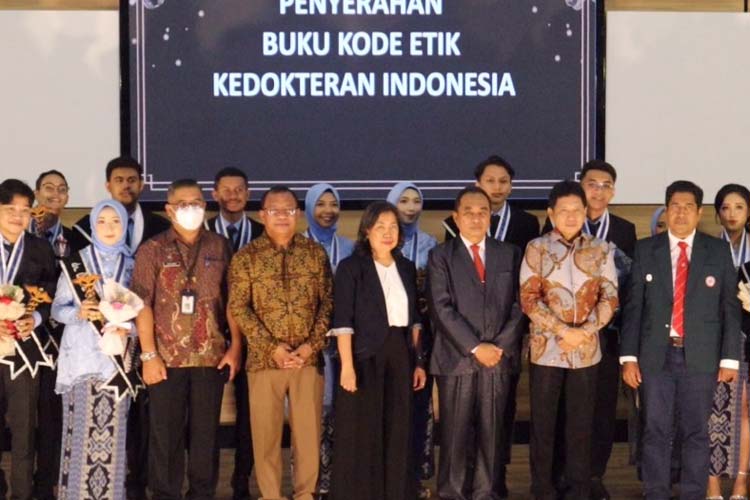Hadiri Sumpah dan Pelantikan Dokter Baru Unpatti, Begini Kata Sekda Maluku