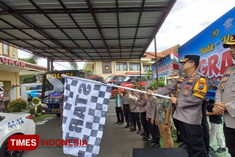 Polresta Banyuwangi Lepas Lima Bus Angkut Pemudik Kembali ke Tempat Kerja