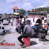 Dalegan Beach Still is Visitors' Favorite Place to Go in Gresik