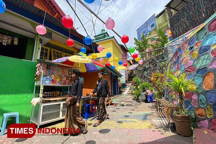 Kampung-Tematik-Warna-Warni-Jodipan-Kota-Malang-a.jpg