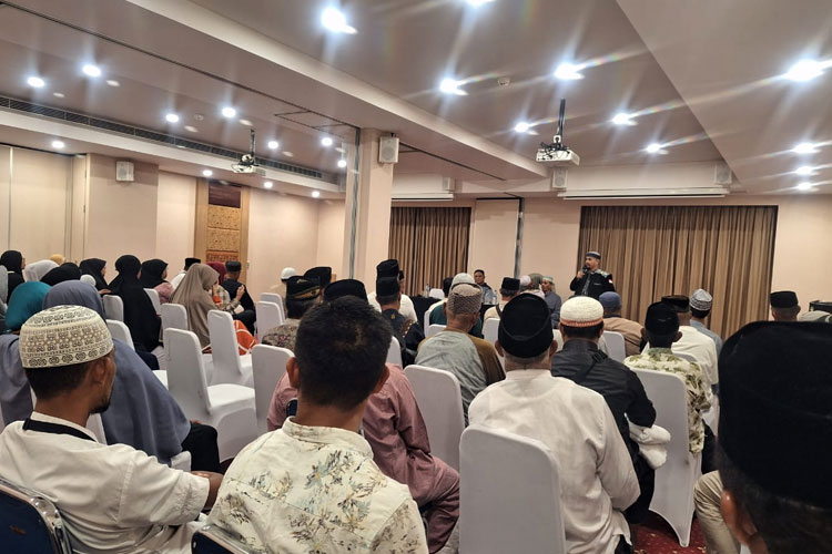 Jemaah Umrah Jalani Manasik, Ini Pesan Bupati Pulau Taliabu