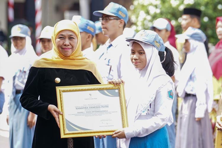 Khofifah-2.jpg