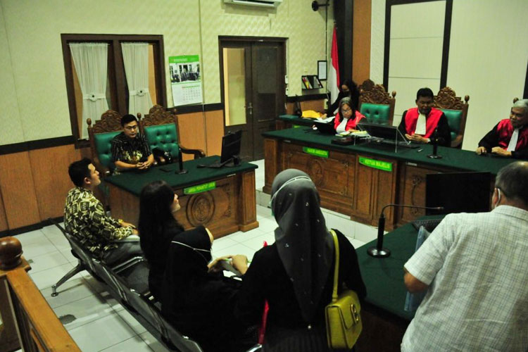 Proses persidangan gugatan Bank OCBC NISP kepada Susilo Wonowidjojo di Pengadilan Negeri Sidoarjo. (FOTO: AJP TIMES Indonesia)