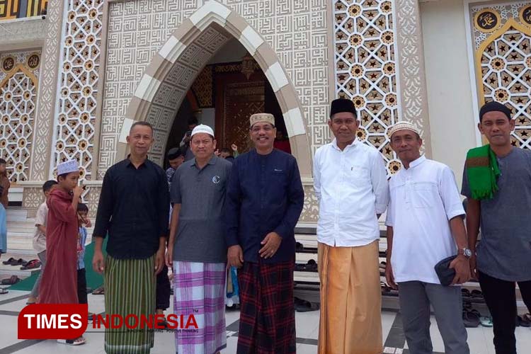 Kadisdik Bontang Takjub Keunikan Masjid Songkok Recca Bone