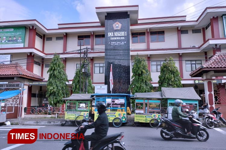 Kampus-SMAN-I-Tasikmalaya.jpg
