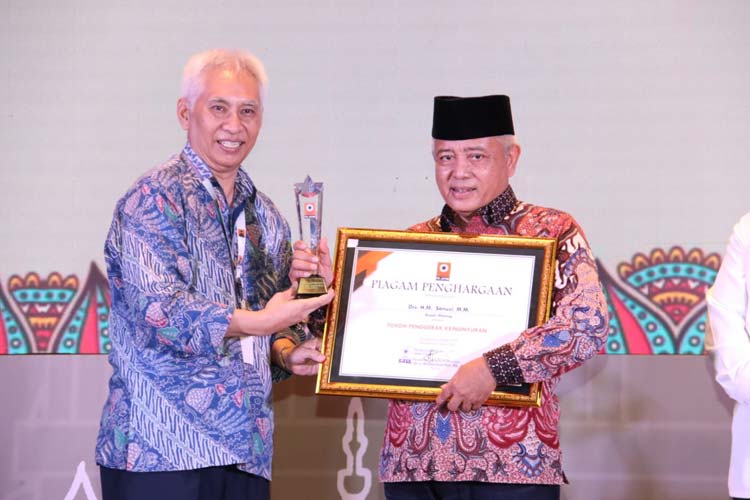 Bupati Malang Terima Penghargaan Tokoh Penggerak Keinsinyuran dari PII Jatim