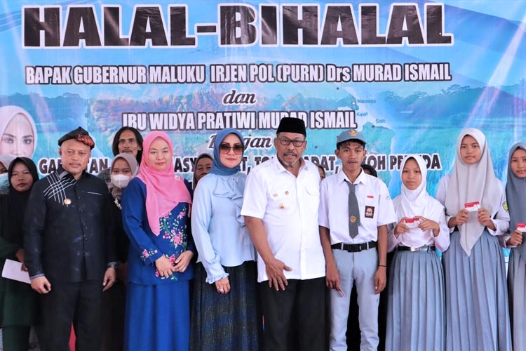 Gubernur Maluku Resmikan SMPN 50 dan SMPN 51 Buru dan Serahkan Bantuan Pertanian
