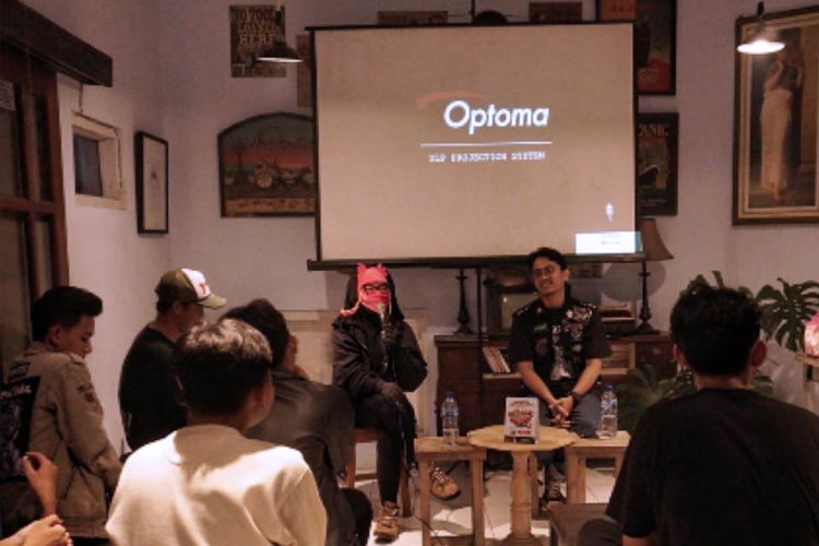 Diskusi 'Perjuangan Kesetaraan Gender' dan nonton bareng film dokumenter berjudul 'Ini Scene Kami Juga!' yang digelar di kedai Biasa Perumahan Tembok Indah Pasuruan (FOTO: Kedai Biasa)