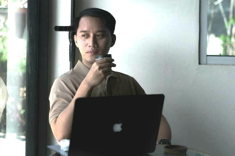 Salaki Reynaldo Joshua Dosen Muda dengan Segudang Prestasi