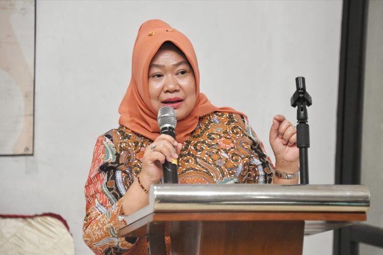 Plt. Deputi Administrasi Setjen MPR RI, Siti Fauziah saat membuka acara Sarasehan Kehumasan MPR RI, Menyapa Sahabat Kebangsaan di Unmuh Bangka Belitung. (Foto: dok MPR RI)