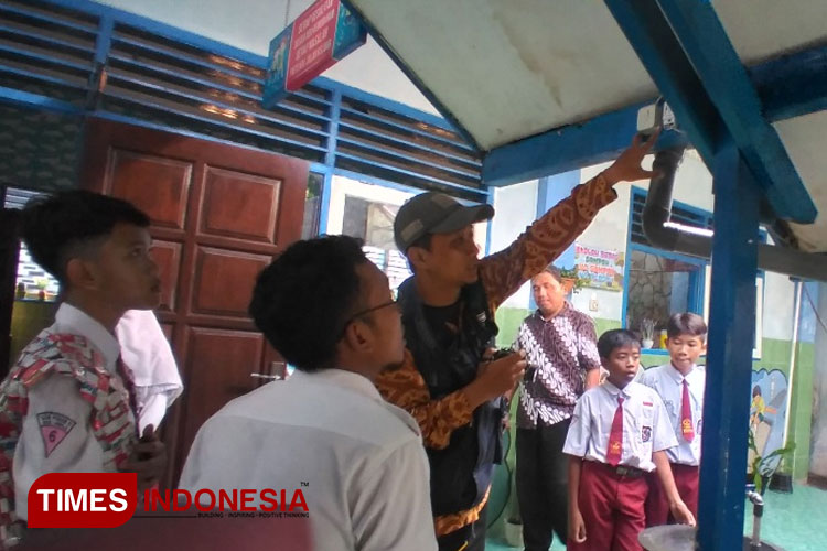 Tim penilai Adiwiyata Provinsi Jatim saat melakukan verifikasi lapangan Adiwiyata di SDN Pendem 1 Kota Batu. (Muhammad Dhani Rahman/TIMES Indonesia)