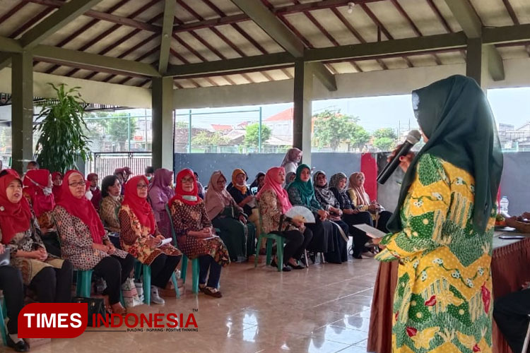 Program lansia tangguh di Desa Pongangan Manyar Gresik. (Foto: Akmal/TIMES Indonesia)
