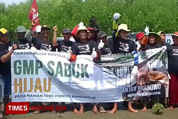 Relawan Ganjar Muda Padjajaran Tanam 1000 Bibit Pohon Mangrove