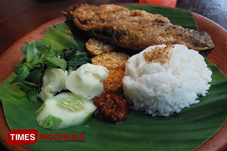 Menu andalan Sentong Songo, Bandeng presto goreng dengan rasa gurih, nikmat, lembut dan empuk. (Foto : Anggara Cahya /TIMES Indonesia)