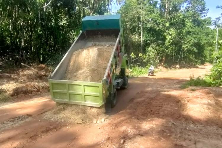 Jalan Rusak di Pulau Taliabu yang Sempat Viral, Diperbaiki Dinas PUPR Setempat
