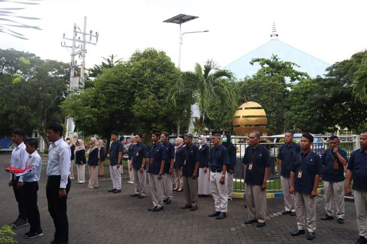 UT Surabaya Gelar Upacara Hari Pendidikan Nasional: Bergerak Bersama Semarakkan Merdeka Belajar