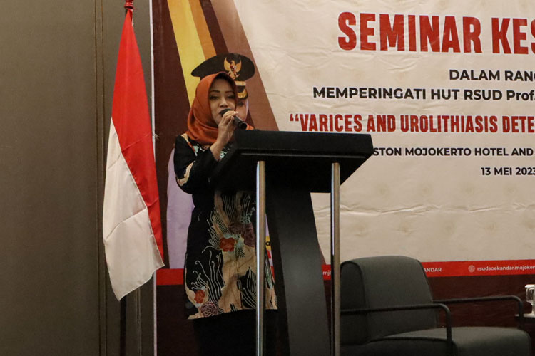 Foto: Bupati Mojokerto, Ikfina Fahmawati menjadi Keynote Speaker dalam agenda Seminar Kesehatan 'Varices and Urolithiasis Detection In Daily Practice’. (FOTO: Dok. TIMES Indonesia)