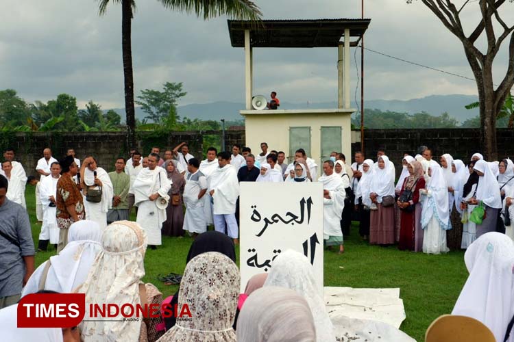 Cicipi dan Rasakan Naik Haji di Lapangan Sirnoboyo Pacitan